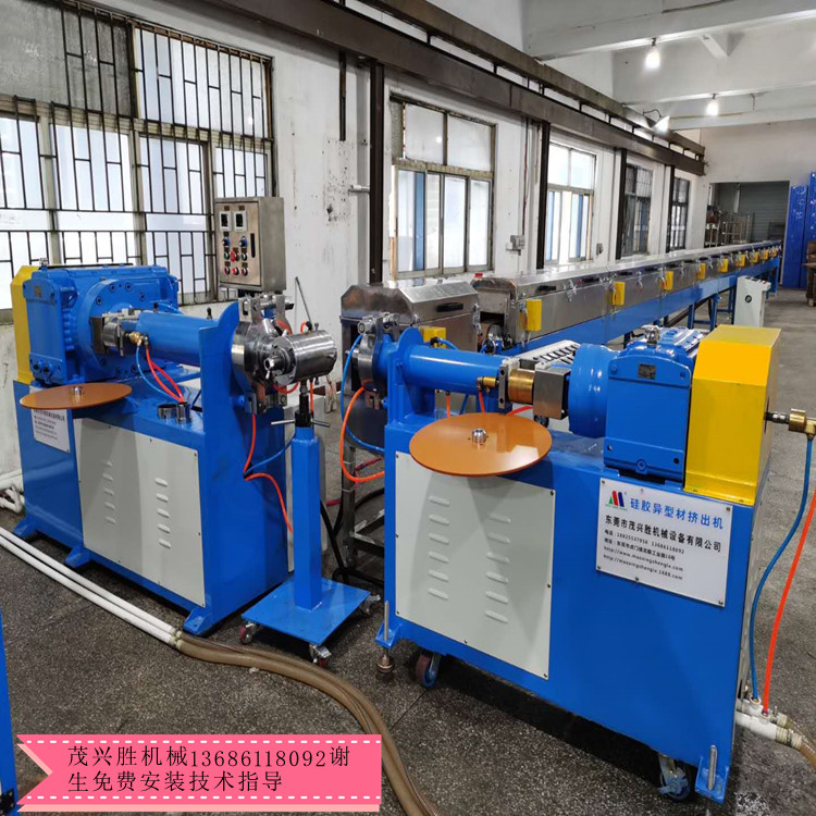 LED双色硅胶管挤出机2.jpg